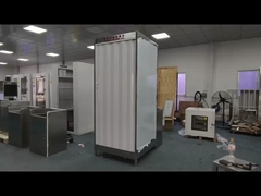 Stanza doccia di sicurezza e stazione lavaocchi di emergenza