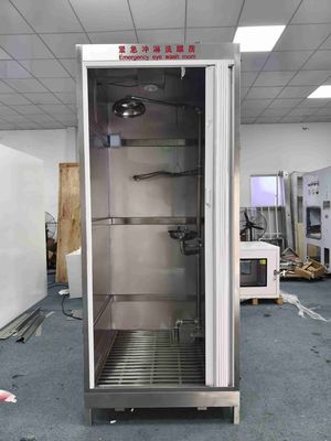 Doccia di emergenza di sicurezza e stanza per il lavaggio degli occhi con custodia in acciaio inossidabile SUS304, flusso doccia di 120-180 l/min e dimensioni compatte di 1.000 × 1.000 × 2.400 mm