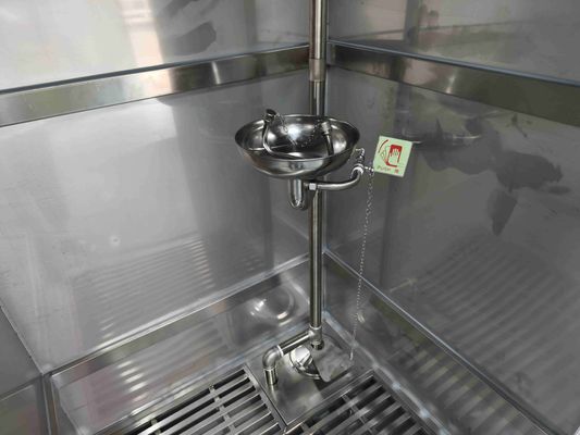 Doccia di emergenza di sicurezza e stanza per il lavaggio degli occhi con custodia in acciaio inossidabile SUS304, flusso doccia di 120-180 l/min e dimensioni compatte di 1.000 × 1.000 × 2.400 mm